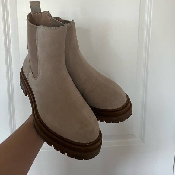 Steve Madden Chelsy Chelsea Bootie - Picture 2 of 5